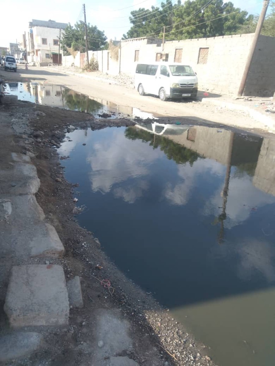 Sewage water surrounds Sheikh Othman neighborhoods for the second week in a row (photos)