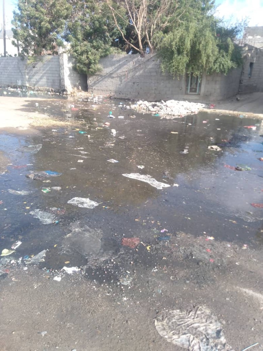 Sewage water surrounds Sheikh Othman neighborhoods for the second week in a row (photos)