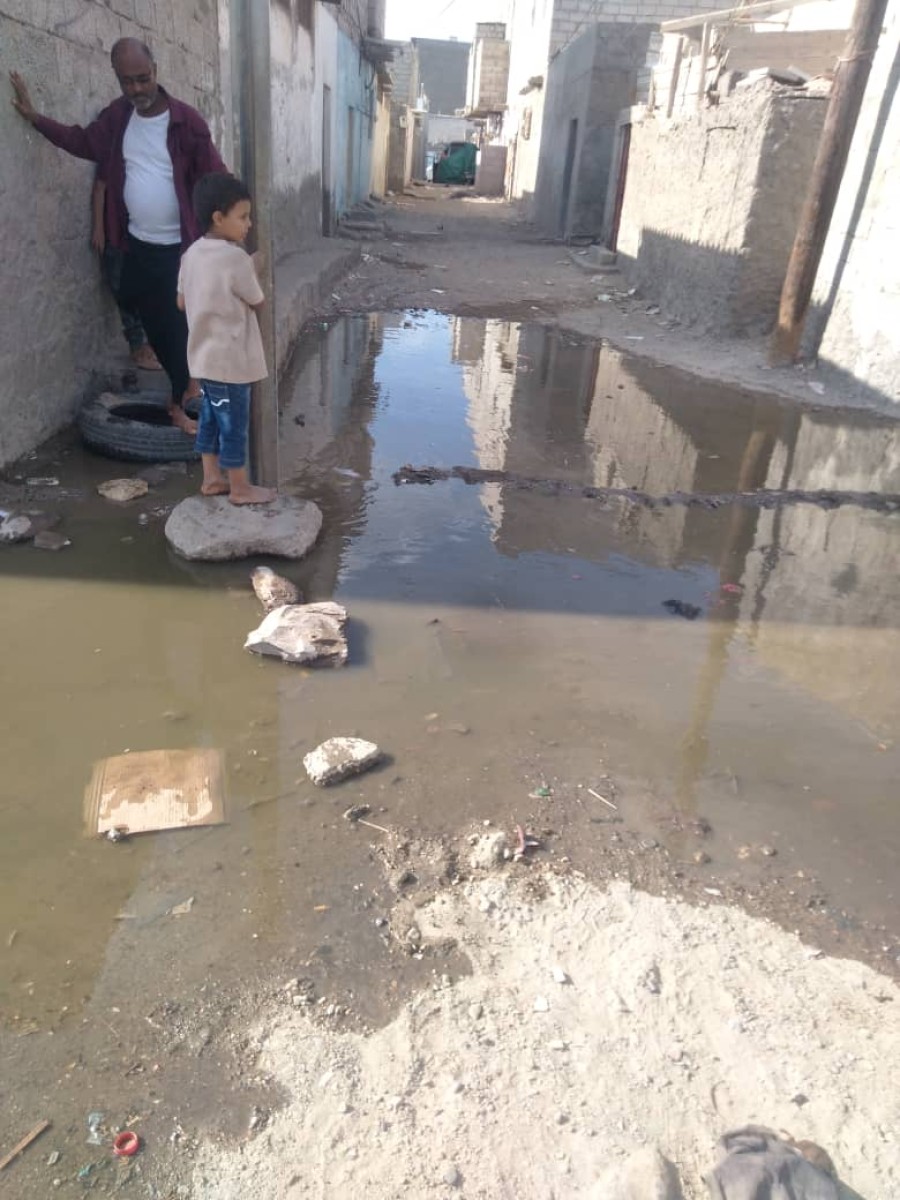 Sewage water surrounds Sheikh Othman neighborhoods for the second week in a row (photos)