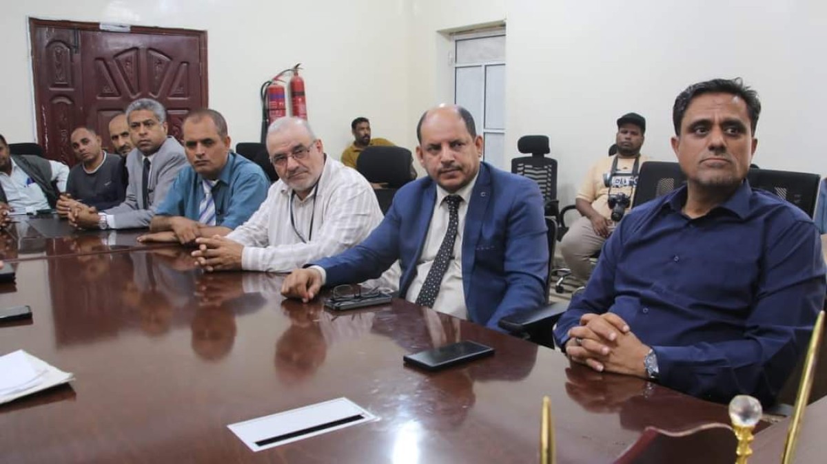 Governor Al-Thaqali discusses with the delegation of the Ministry of Higher Education a number of issues related to education in Socotra