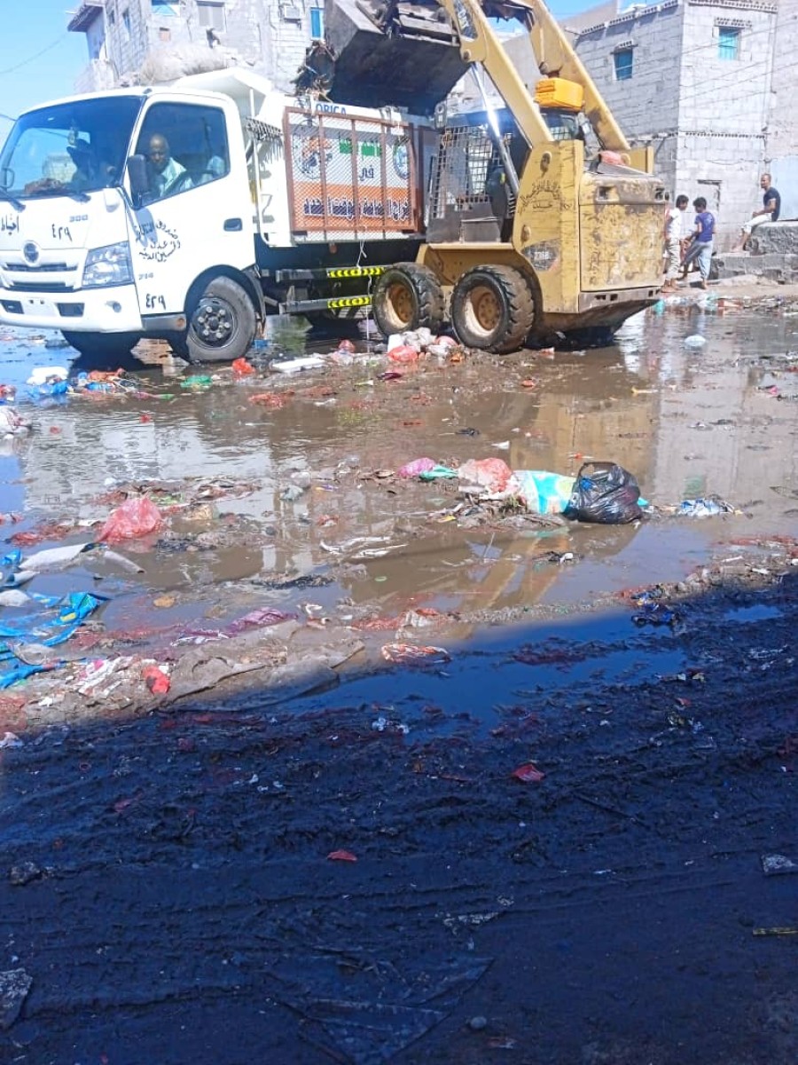 In pictures: sewage overflow extending from Sheikh Othman to Dar Saad, and fears of an environmental disaster