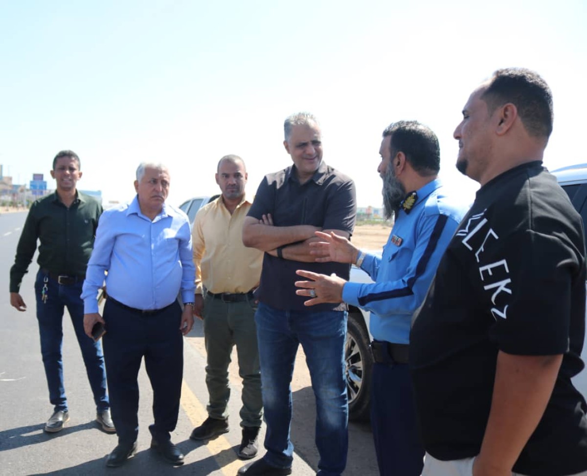 Chairman of the Road Fund Council and Director General of Aden Traffic inspect the Caltex-Al-Shaab main line