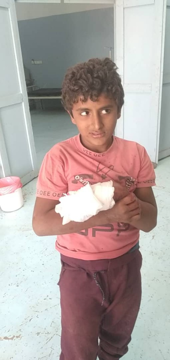 A child was injured as a result of the explosion of a projectile left by Houthi remnants in Hais