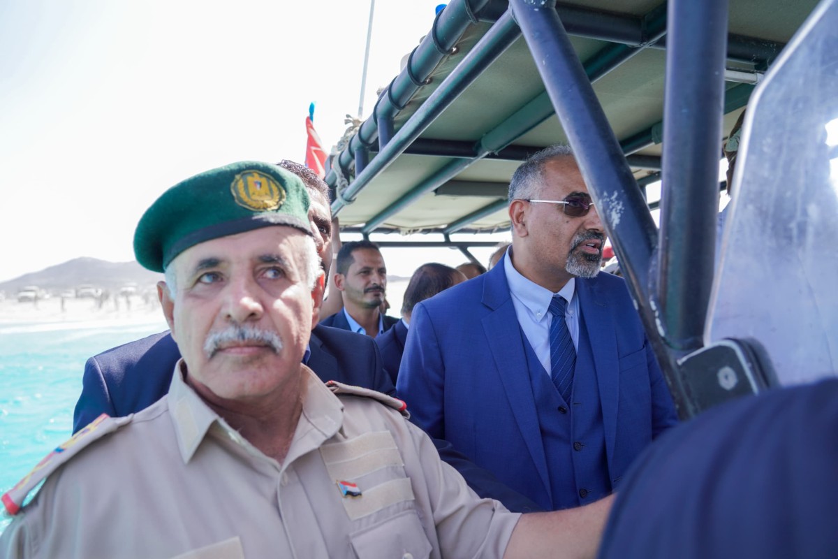 Al-Zubaidi inspects Mayon Island and Bab al-Mandab in light of Houthi threats to maritime navigation