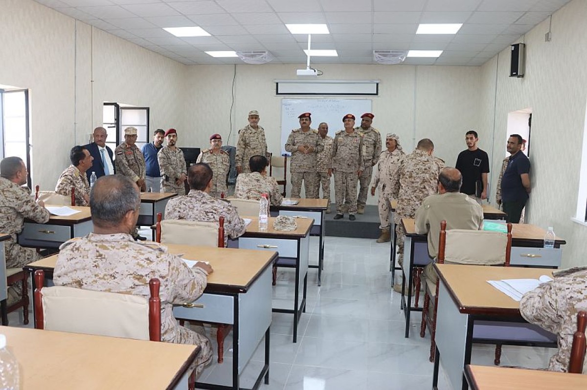 Aden.. The Minister of Defense strengthens the role of the Higher Military Academy in building a professional army