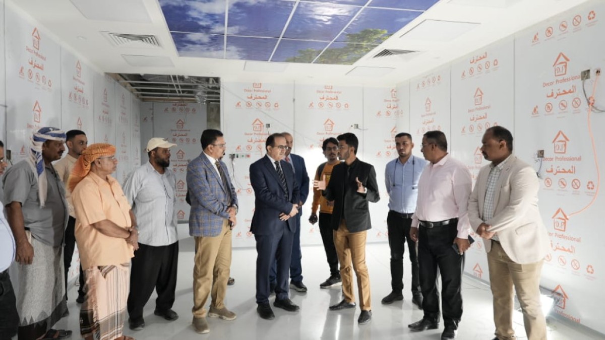 The Minister of Health reviews the final preparations to operate the Mukalla Radiotherapy Center in Hadramaut