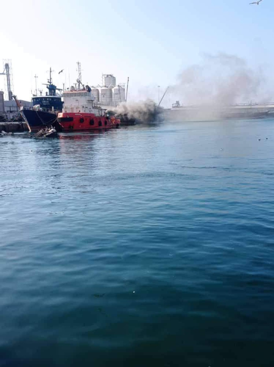 A major fire broke out in a wooden ship, causing material damage to the port of Mukalla