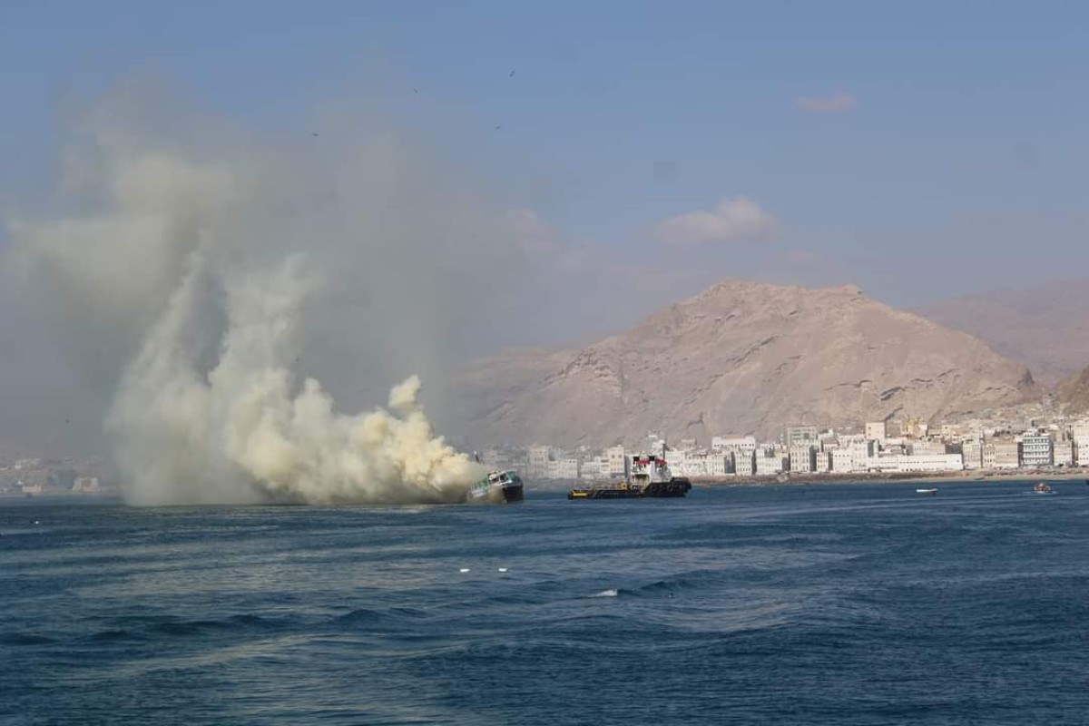 A major fire broke out in a wooden ship, causing material damage to the port of Mukalla