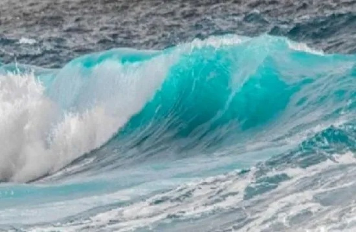 A warning to fishermen about the high waves around the Socotra Archipelago and Bab al-Mandab