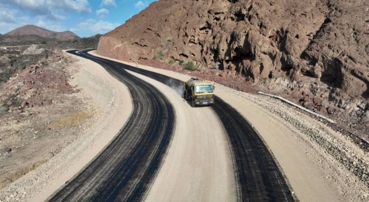 Maintenance work on the Arqub curves in Abyan continues, and preparations are being made to rehabilitate two roads in Aden and Yafa