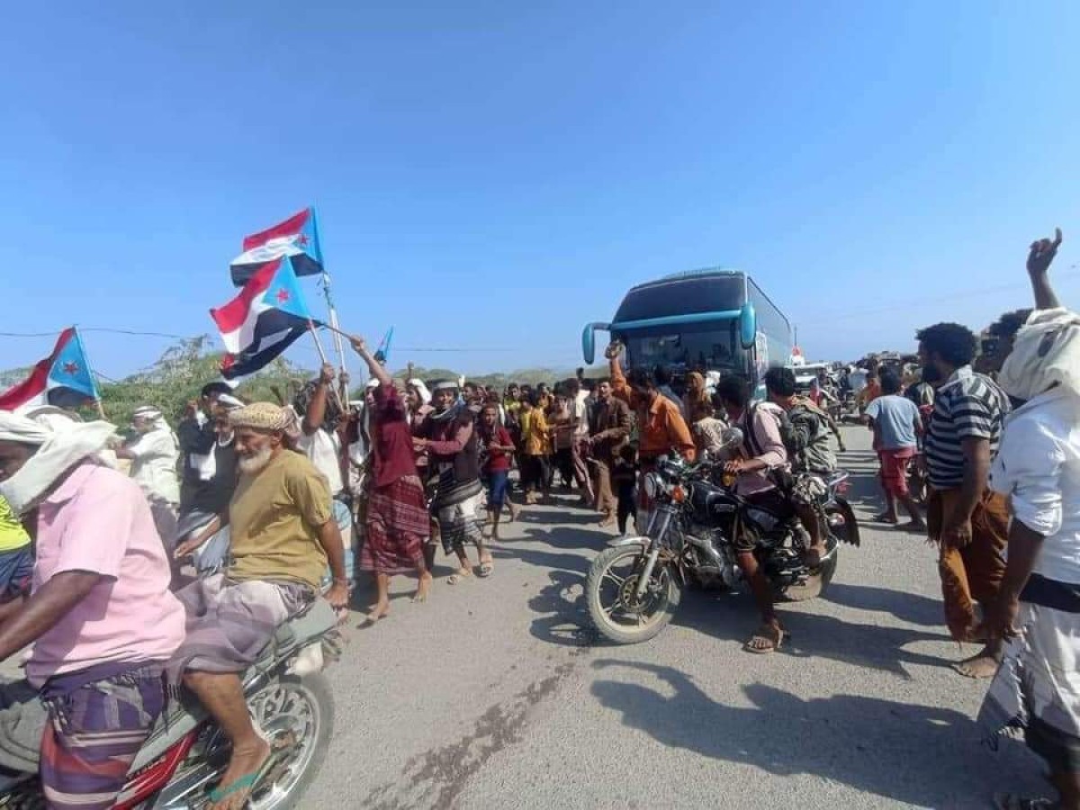 The Yemeni junior national team arrives in Aden amid a crowd