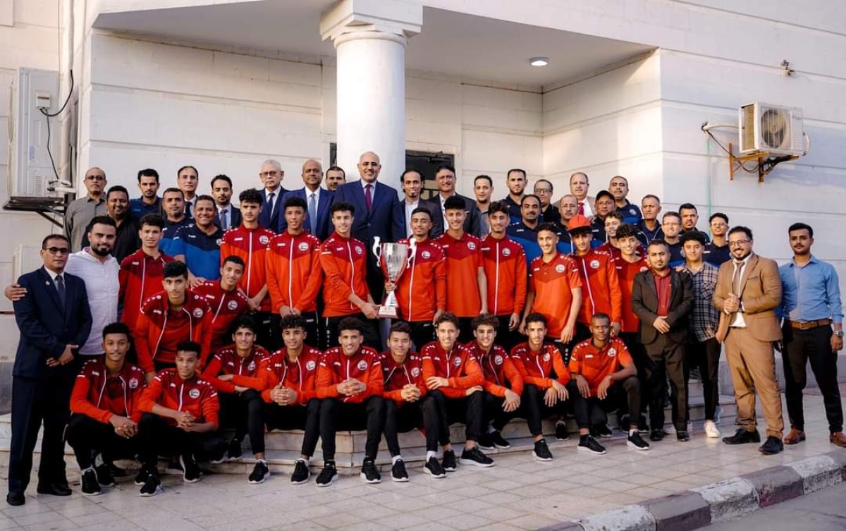 Al-Zubaidi receives the delegation of the junior national team and urges them to continue their sports contributions