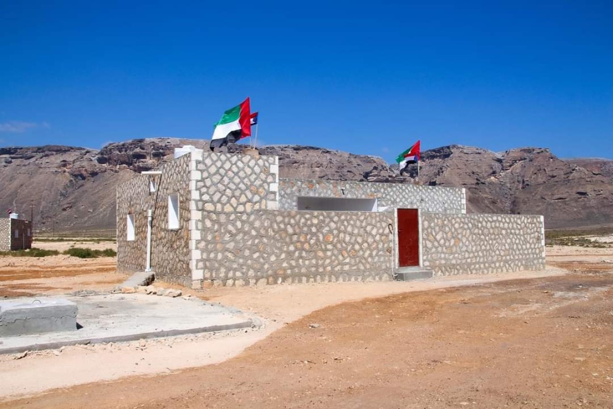 With Emirati support, the Governor of Socotra opens 22 housing units and inspects the progress of the asphalting of Qaara Road in the south of the governorate