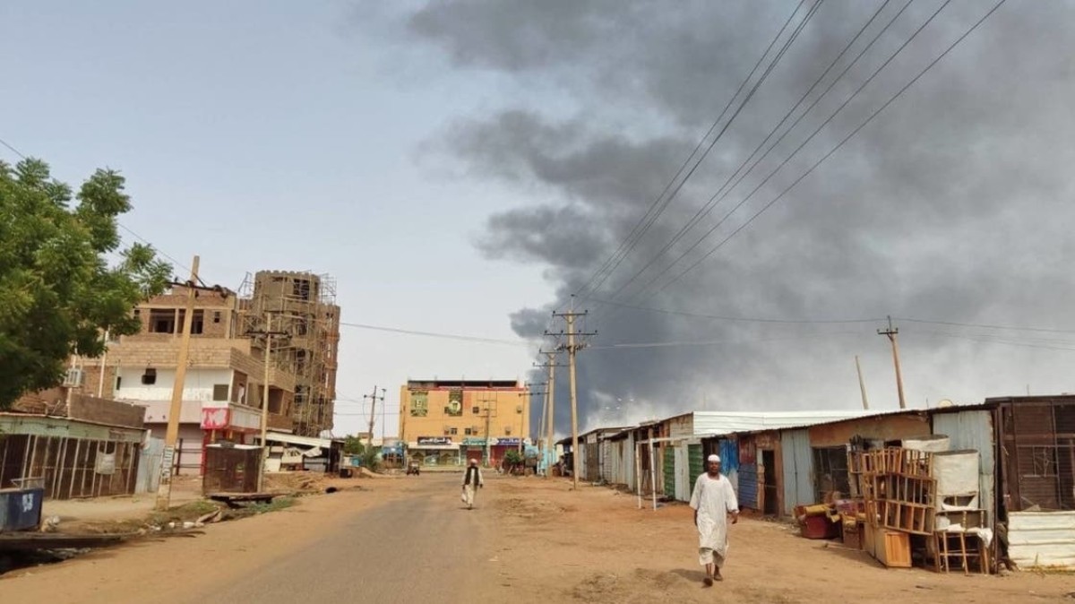 Despite diplomatic efforts, explosions rock Sudan and battles do not stop