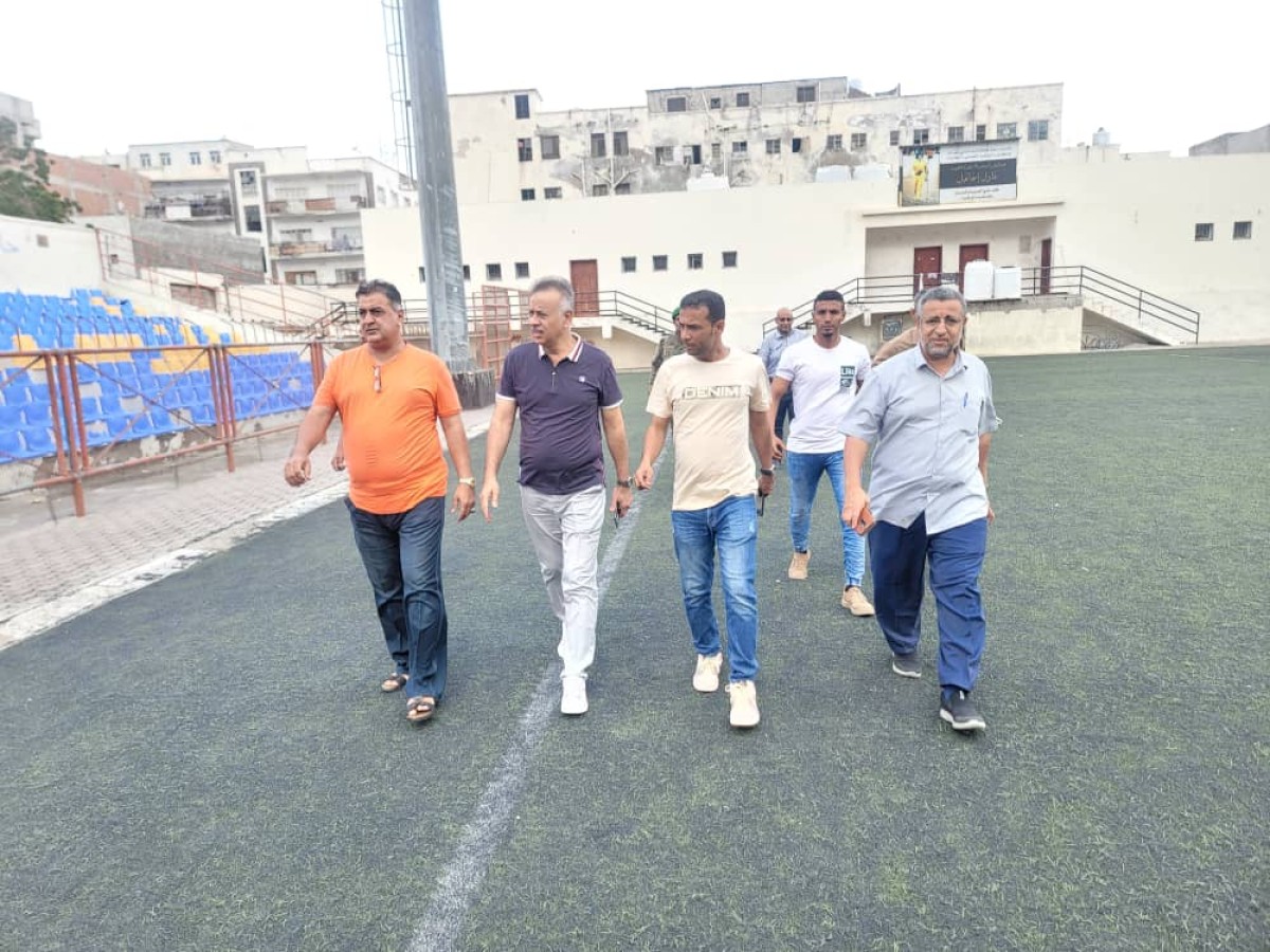 Al-Jawi reviews the fitness hall equipment work at Bawazir Stadium in Mualla