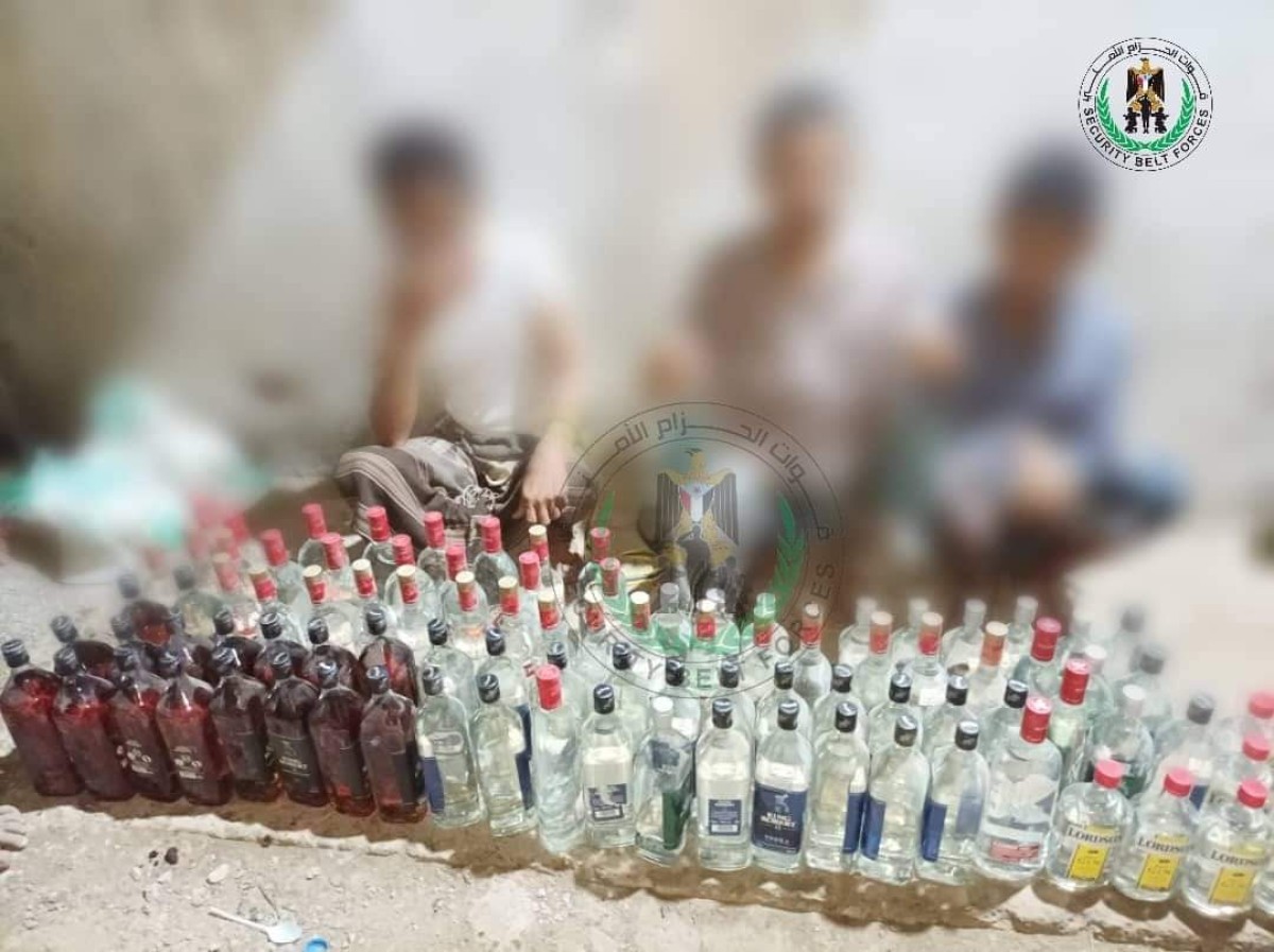 During a new operation, the security belt seized 90 bottles of liquor and arrested 3 accused in Aden