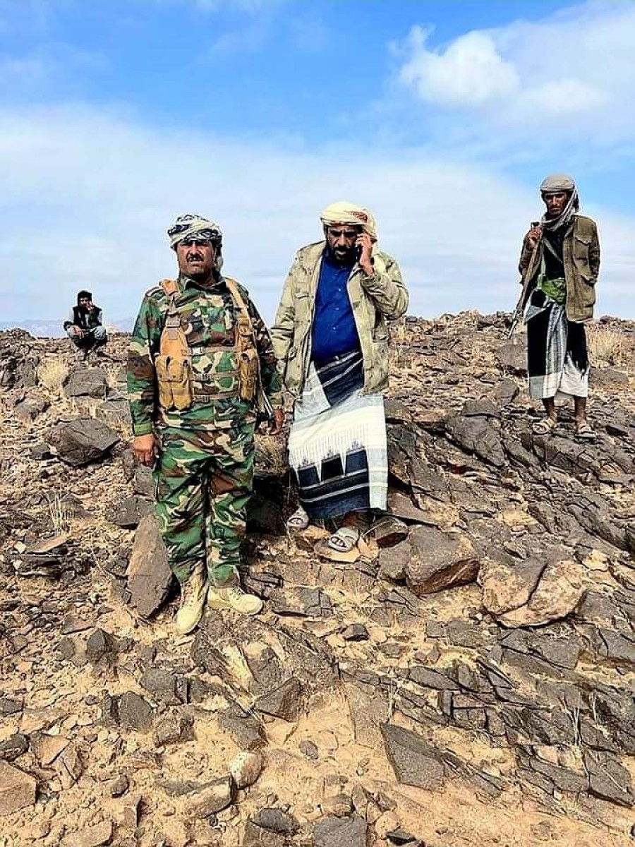 Commanders of the Giants and Shabwa Defense Forces inspect the front sites after the destruction of Houthi reinforcements