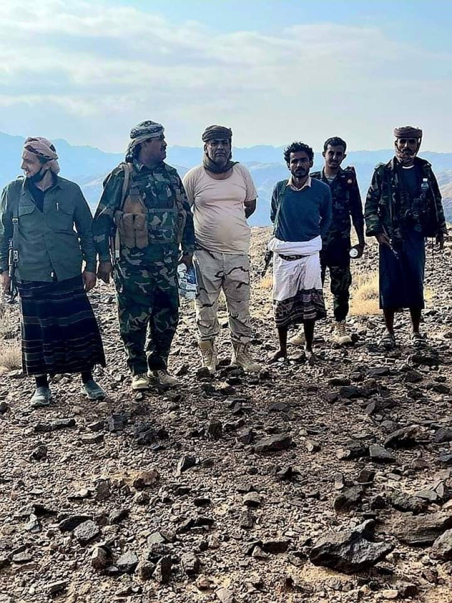 Commanders of the Giants and Shabwa Defense Forces inspect the front sites after the destruction of Houthi reinforcements