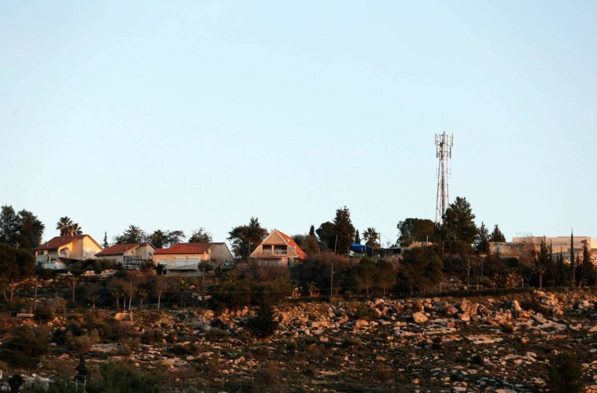 Israeli forces kill 3 Palestinians in the Adora settlement in the West Bank