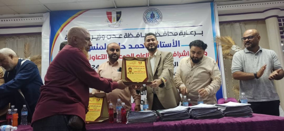 With the efforts of the General Union... 300 land plots were delivered to members of the Aden Ports Association (Al-Warsha).