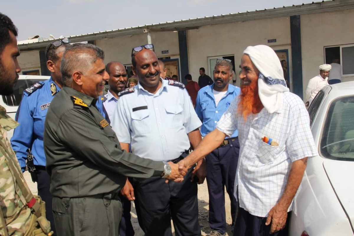 Brigadier General Al-Menhali inspects the work progress of the traffic police in Mukalla