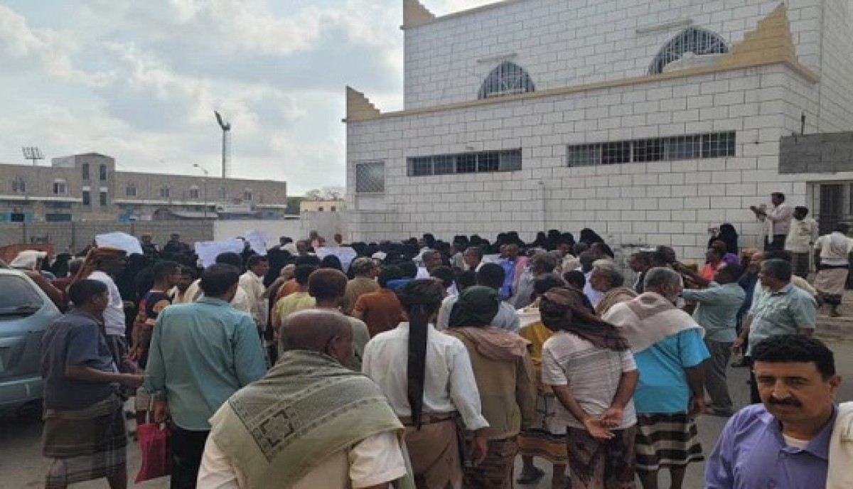 A popular uprising in Hotat Lahj denouncing the delay in disbursing salaries and the collapse of electricity and currency