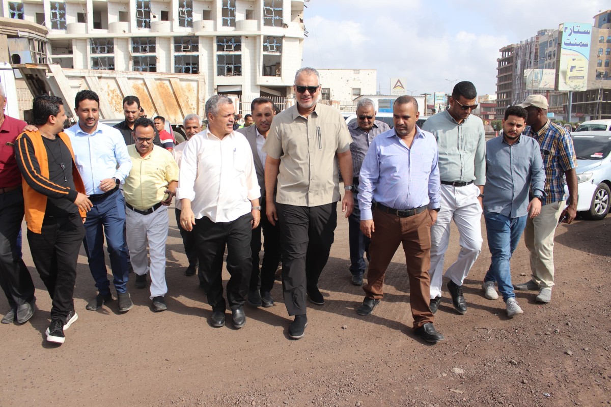 Almas reviews the progress of work on the Caltex tour maintenance project