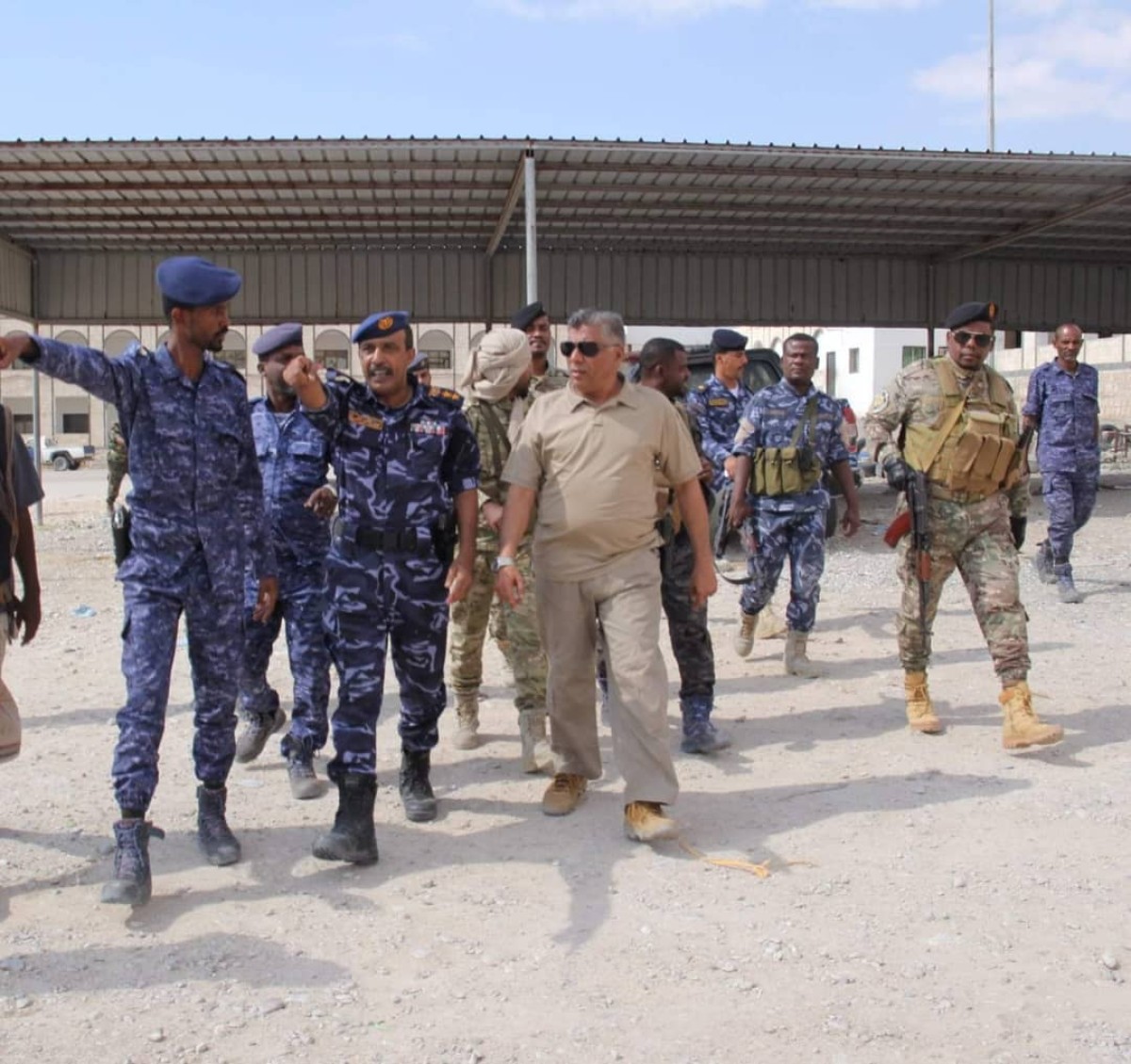 Brigadier General Al-Menhali directs the preparation of the training field in the Al-Najda camp and the establishment of specific obstacles for combat training