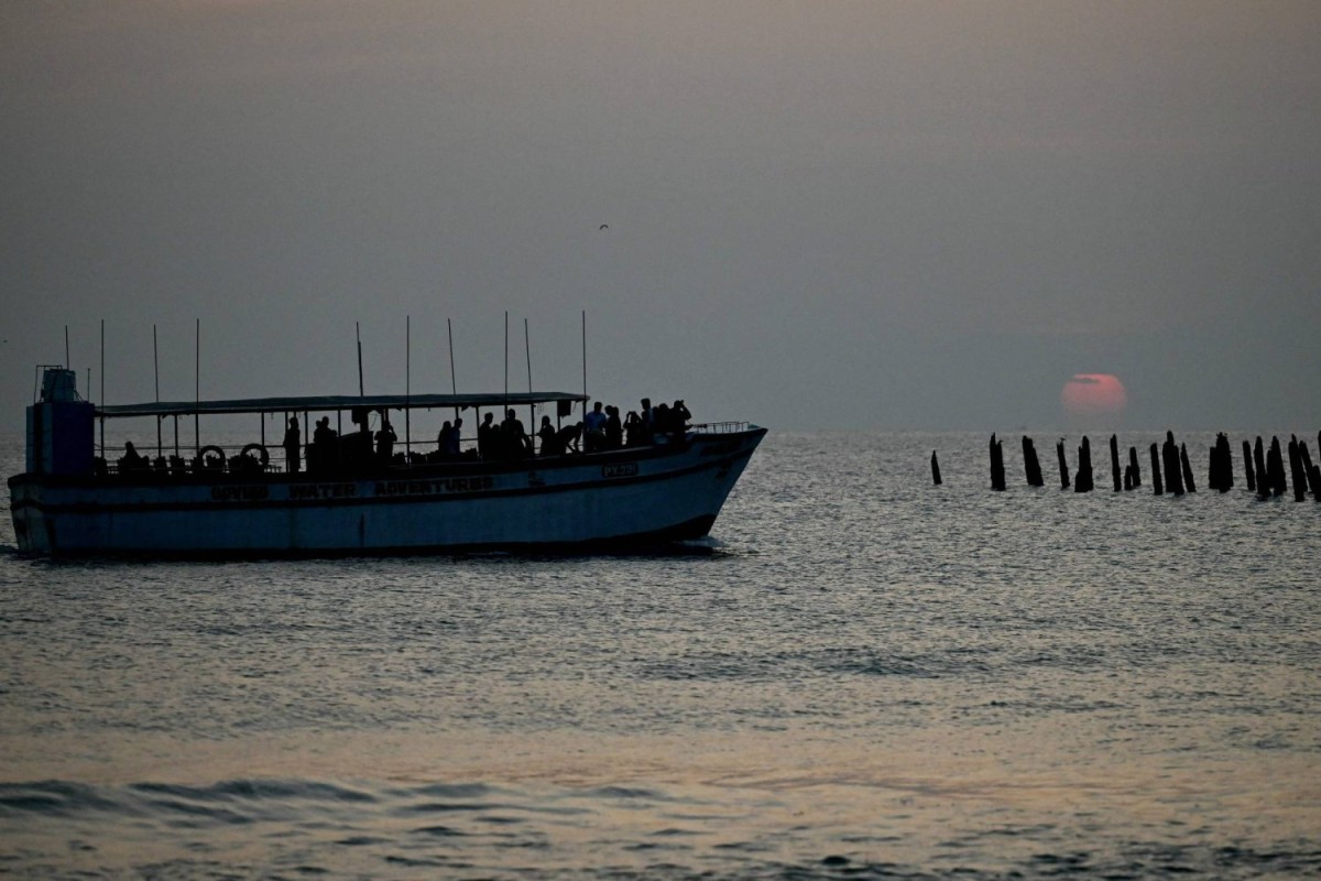 British Maritime Authority: A boat carrying armed men approached a ship off the coast of Somalia