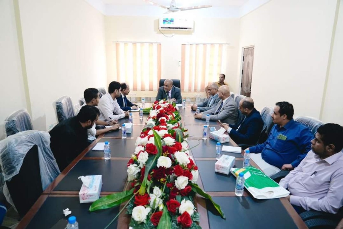 Minister Badib visits the General Postal Authority and stresses the necessity of developing it