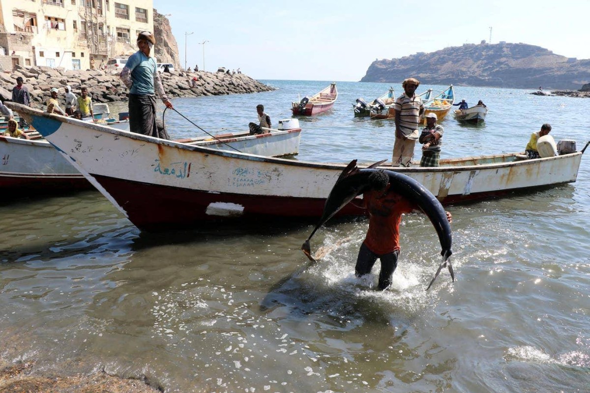 صحيفة.. التوتر العسكري في البحر الأحمر يهدد صيادي اليمن بالموت والجوع