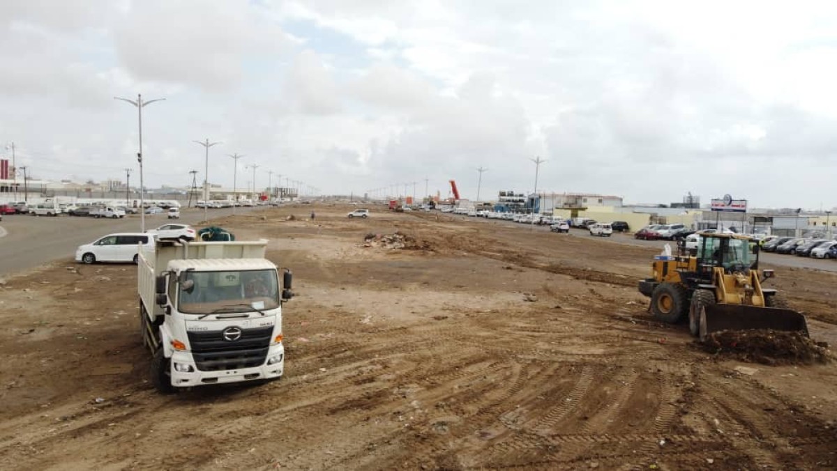 The Cleaning Fund in Aden completes the work of filtering and removing waste on the central island (Zuki Tour - Buhaira)