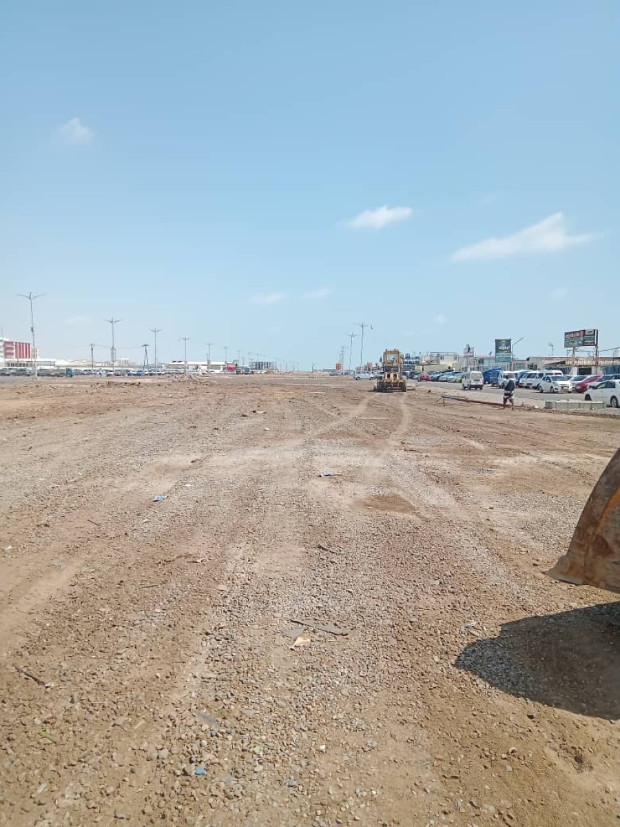 The Cleaning Fund in Aden completes the work of filtering and removing waste on the central island (Zuki Tour - Buhaira)