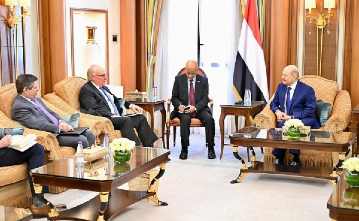 Al-Alimi receives Lenderking and stresses the government's commitment to the peace approach