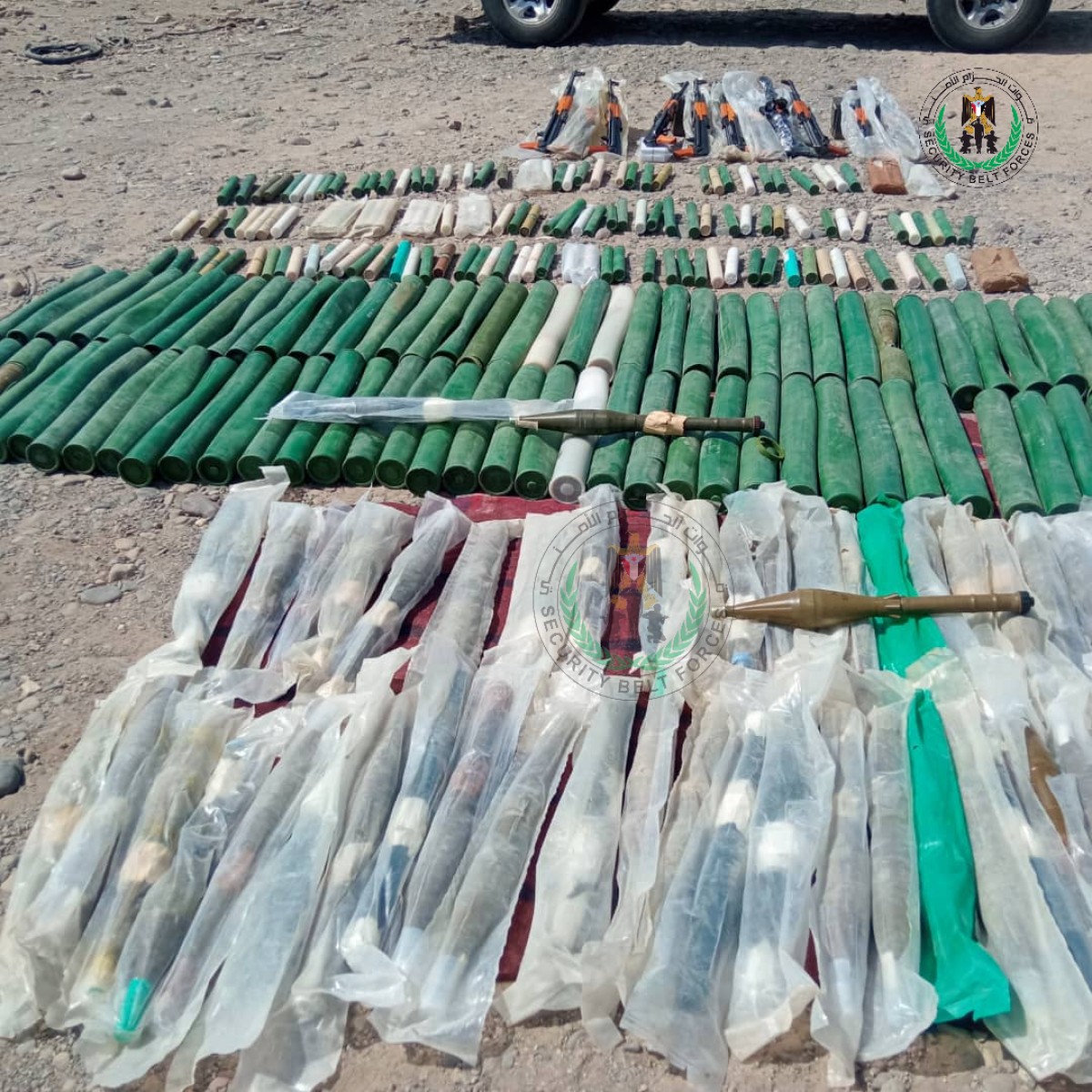 Lahj.. Seizing large quantities of weapons and arresting a specialized smuggling gang