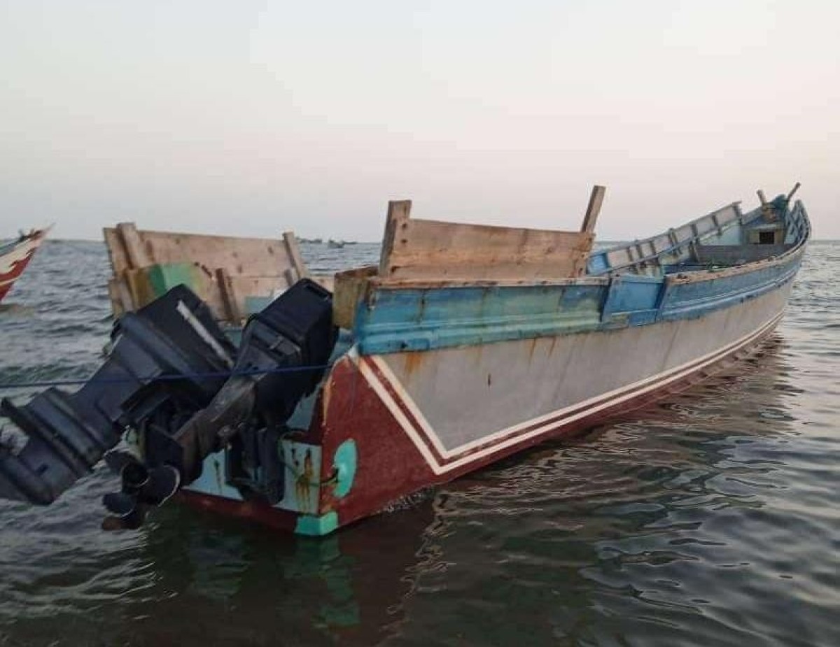 National Shield forces seize a boat loaded with alcohol in Ras Al-Ara