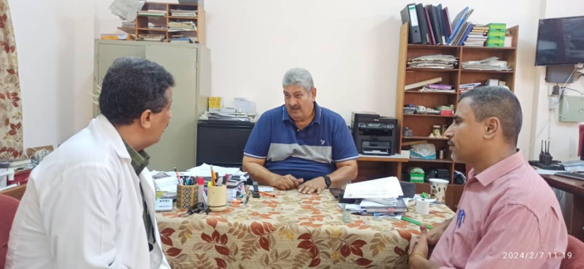 The Director of the Health and Population Office in Tawahi meets with the Director of Basahib Military Hospital