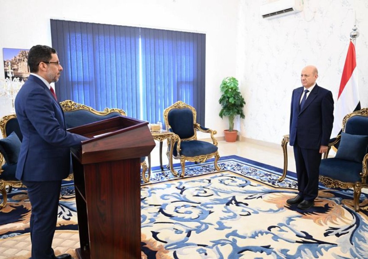 Bin Mubarak takes the constitutional oath before the Chairman of the Presidential Leadership Council in the capital, Aden