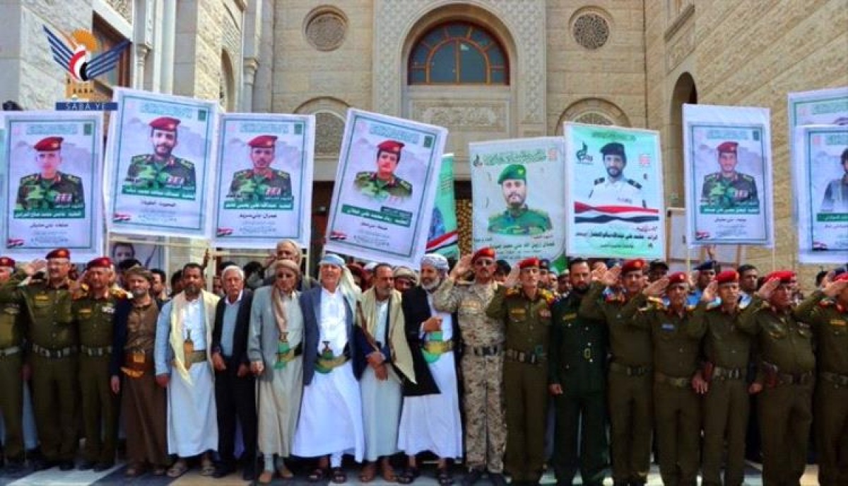 They were killed by American-British strikes.. The funeral of 17 military officers from the Houthi militia