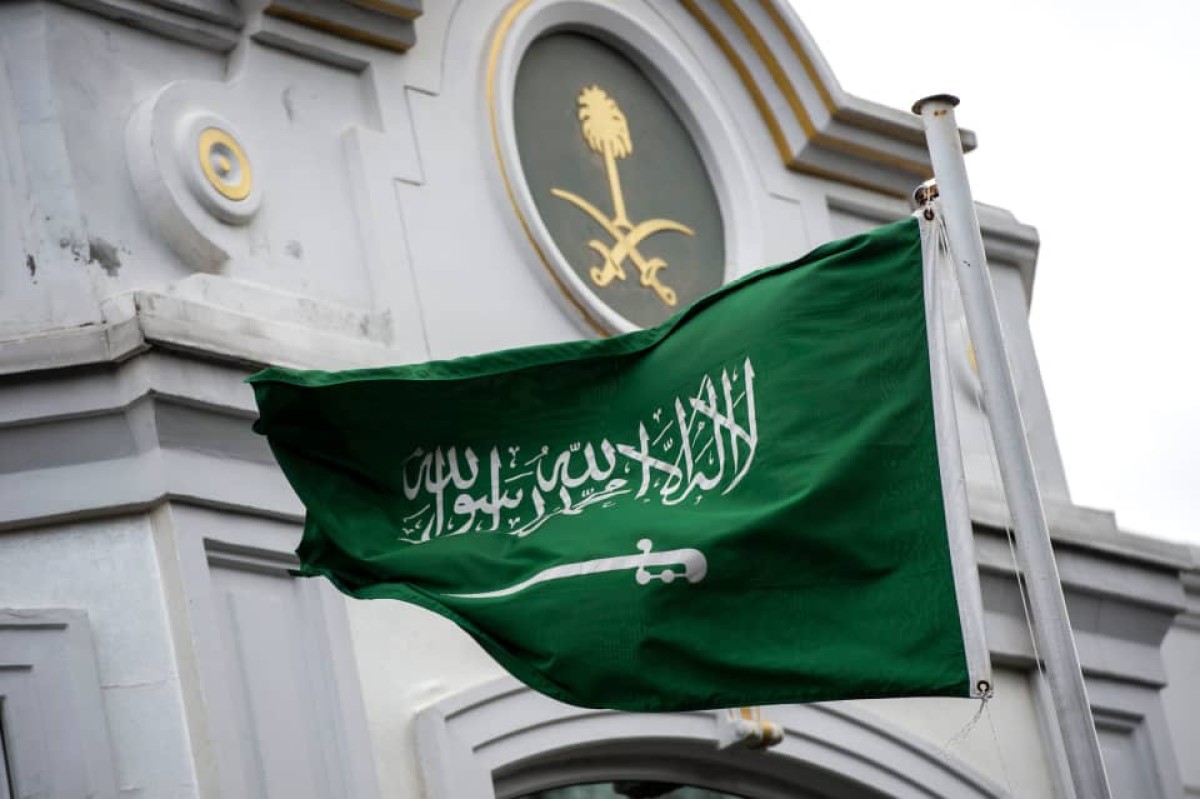 The Saudi Ministry of Interior executes 5 citizens, including two women, “combatants” who were convicted of kidnapping, electrocuting, and killing another.