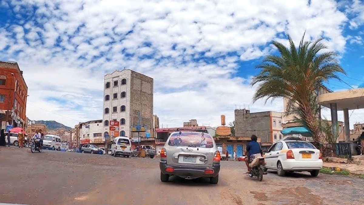 A Houthi leader was injured following a bomb explosion in Ibb