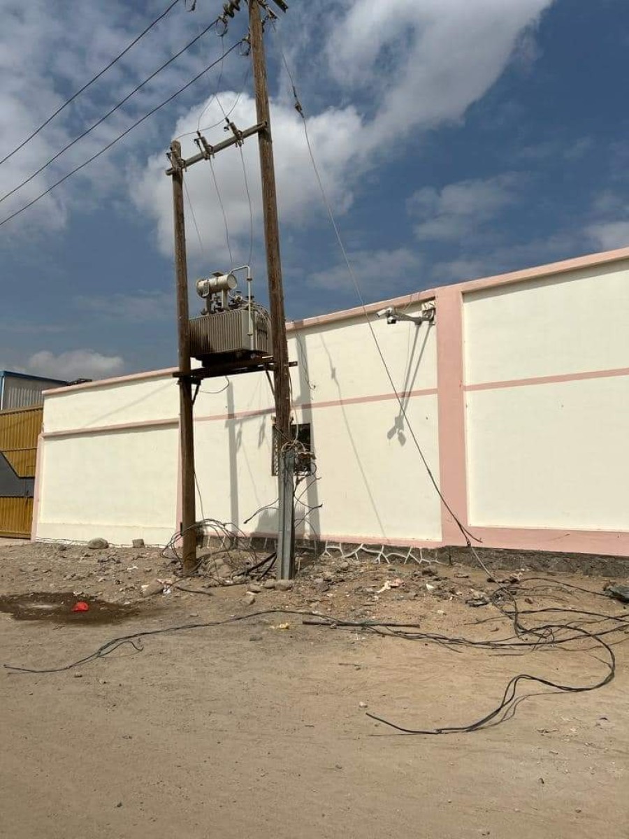 Aden Electricity teams carry out a campaign to disconnect the random and double connections "two lines" in Dar Saad