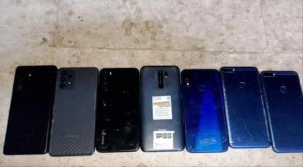 Hadhramaut.. Al-Dis police station arrested a gang of three people who practiced cell phone theft