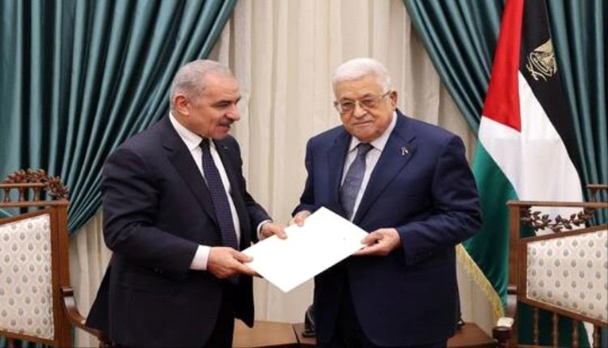 Abbas accepts the resignation of the Palestinian Council of Ministers and assigns him to conduct business until a new government is formed