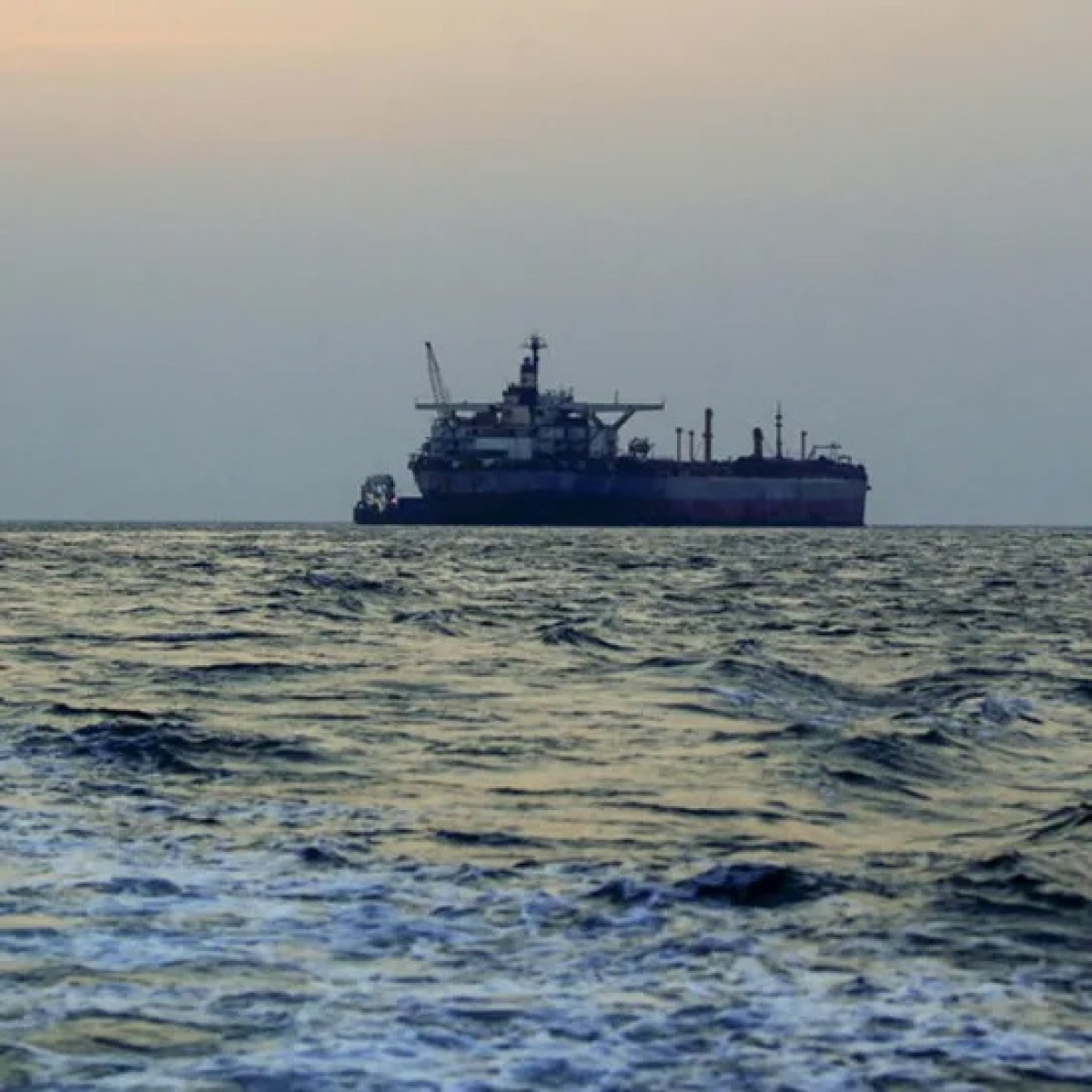 Shooting on a ship off the city of Hodeidah