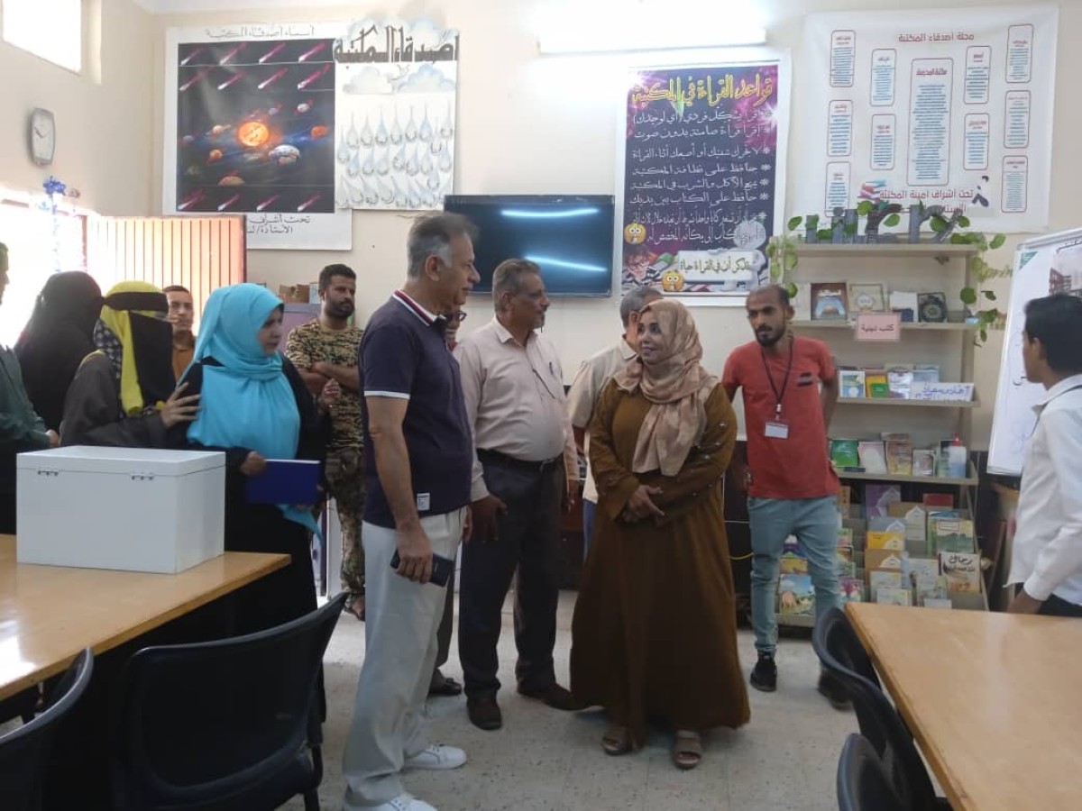 Opening a reading library in Qataban School in Al-Mualla District