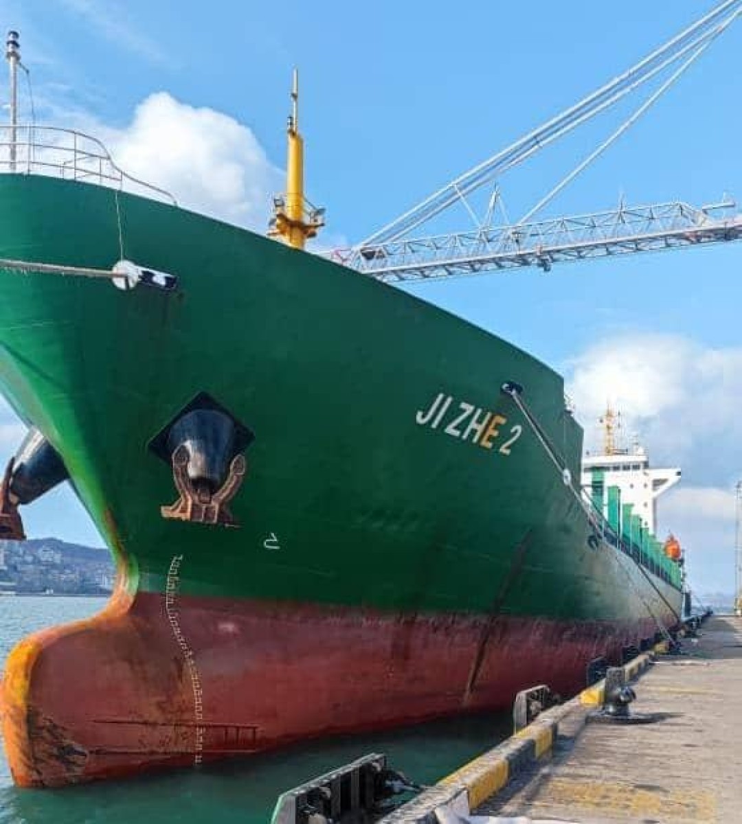 Aden receives the first flights of the new Chinese shipping line PEAK