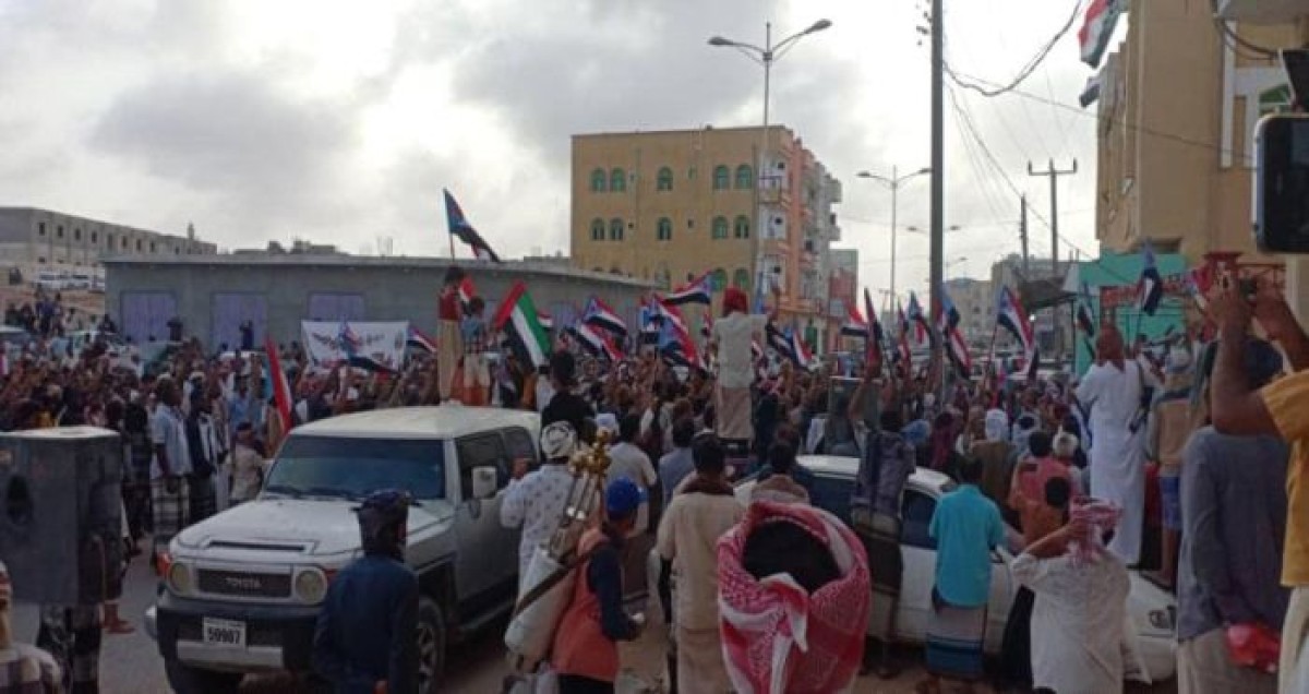 A demonstration in Mahra reveals the subservience of the Brotherhood and the Houthis