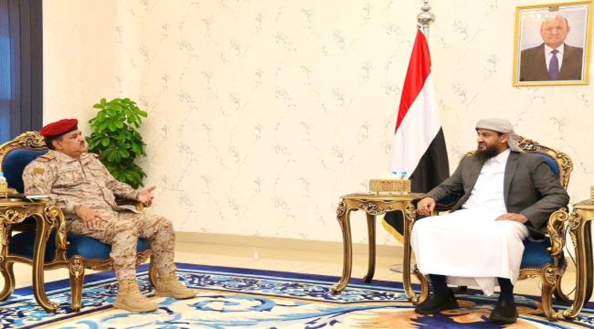 Al-Muharrami discusses with Al-Daari military developments and ways to enhance vigilance and readiness