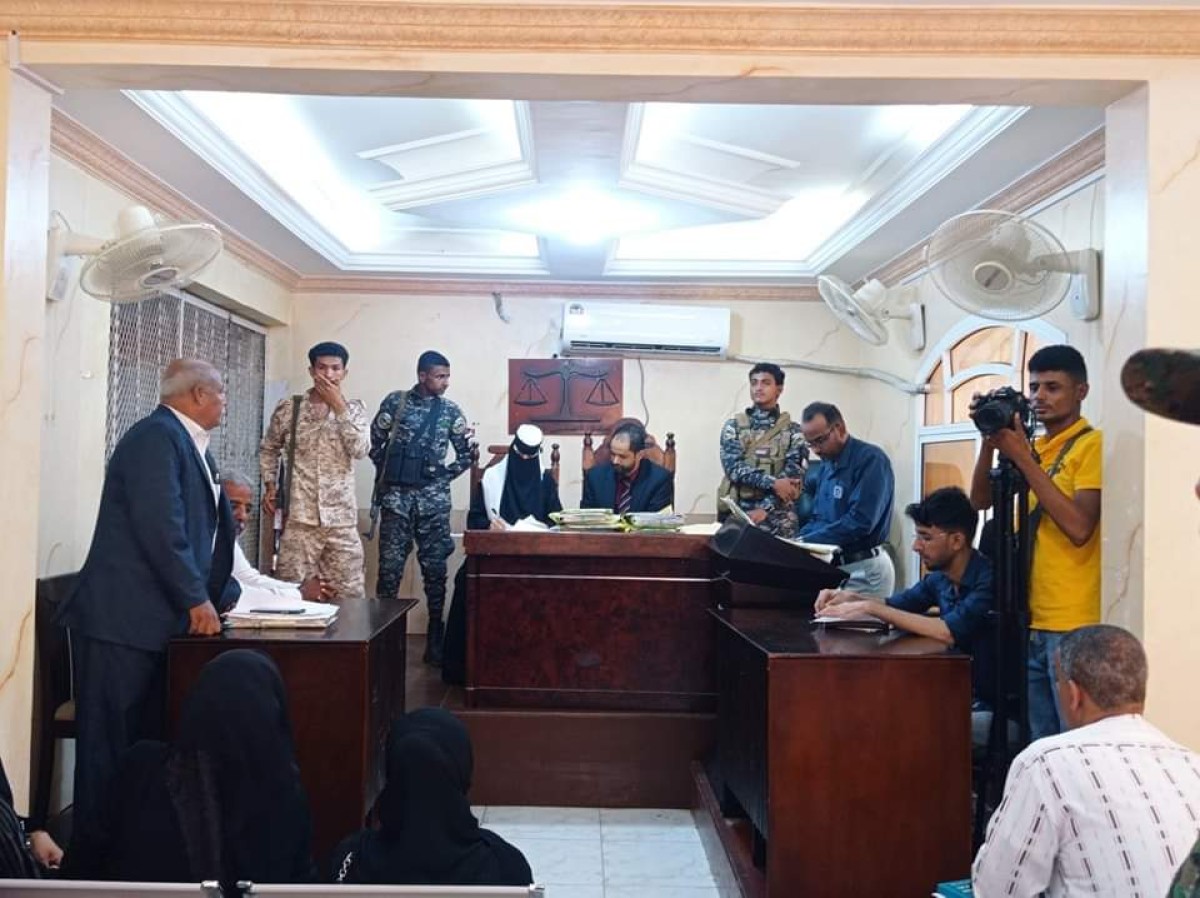 The Aden Criminal Court issues sentences against defendants in cases of participation in a Houthi armed gang and drug cases